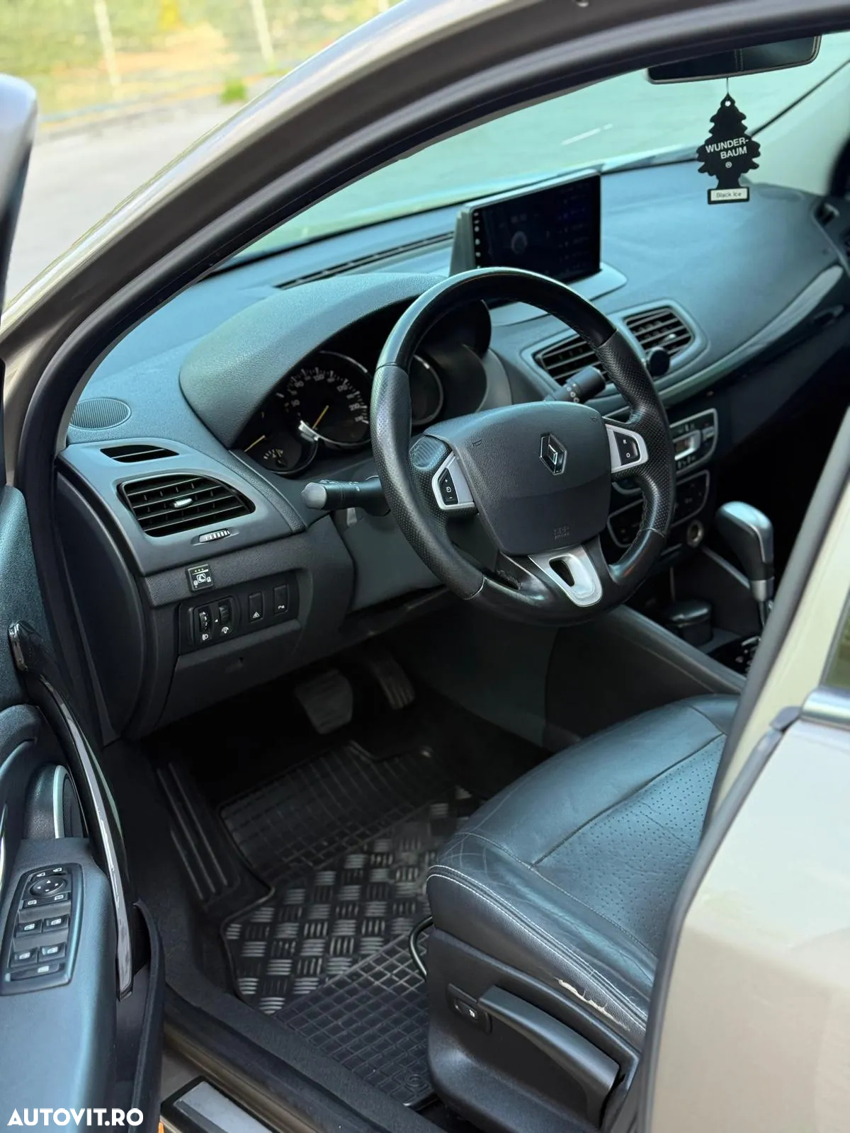 Renault Fluence 2.0 16V 140 CVT Dynamique - 8