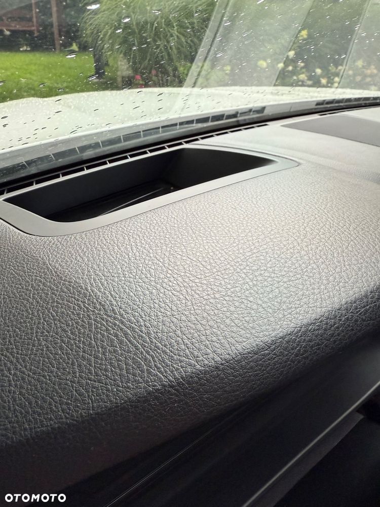 BMW Seria 5 535i Sport-Aut - 32