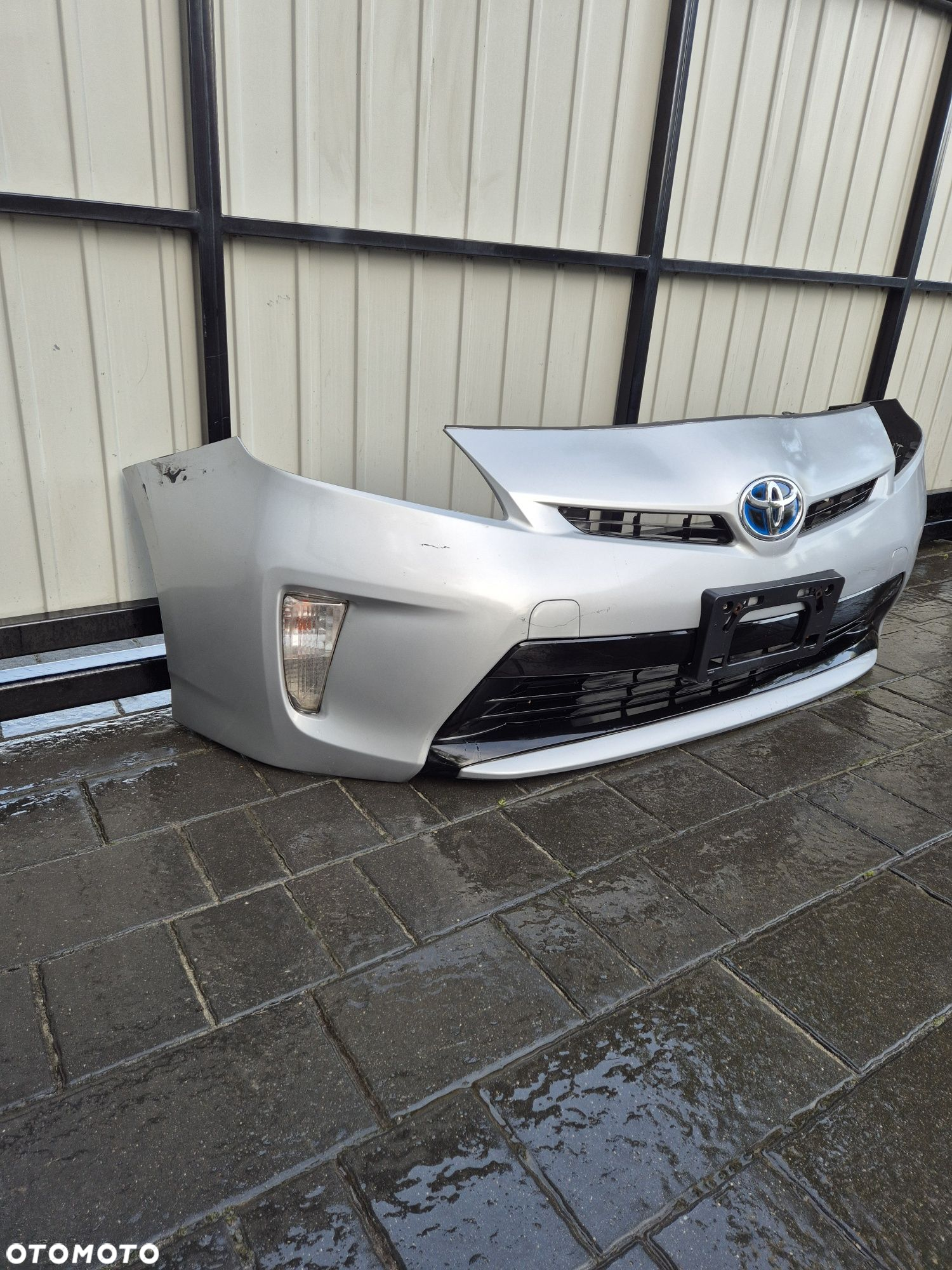 Zderzak przód przedni Toyota Prius III rok 14 kod lak 1F7 kompletny - 2