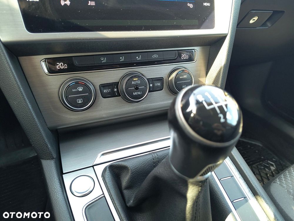 Volkswagen Passat - 29
