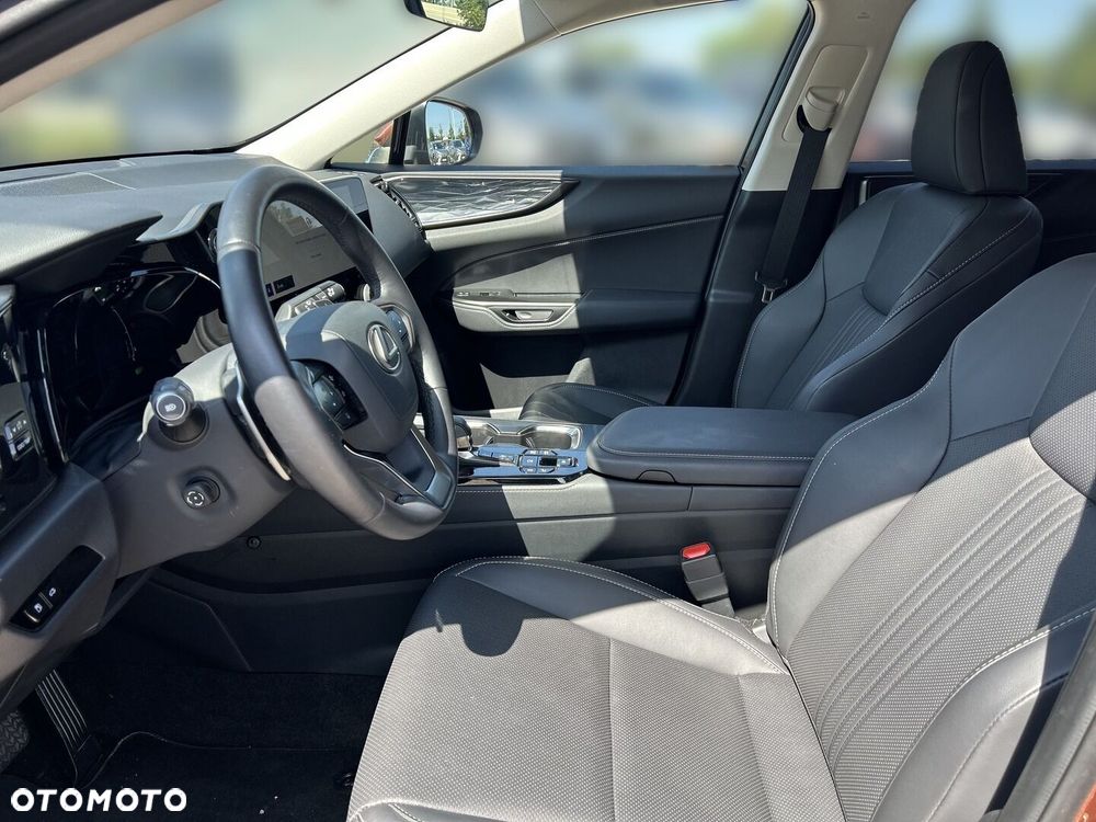Lexus NX - 16