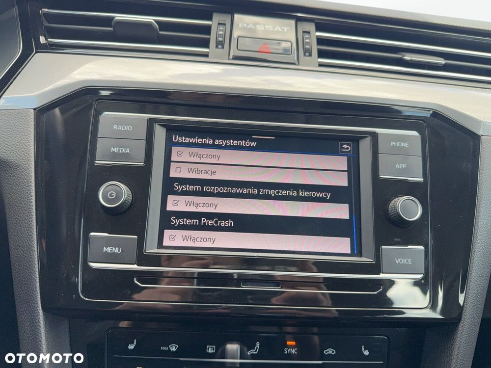 Volkswagen Passat - 32