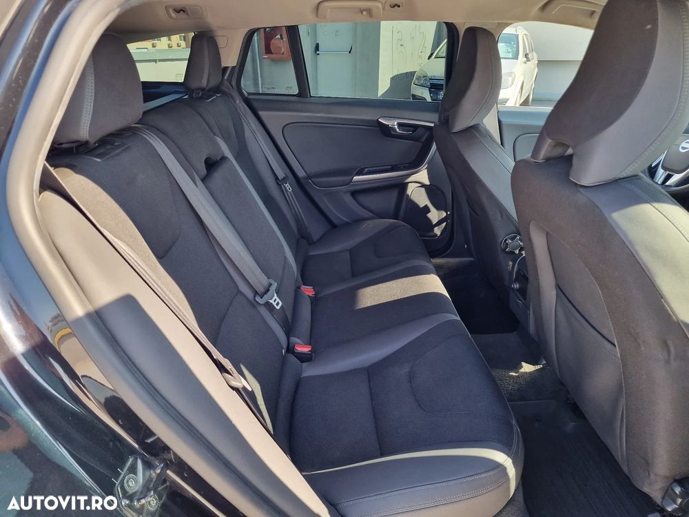 Volvo V60 D5 Geartronic Momentum - 17