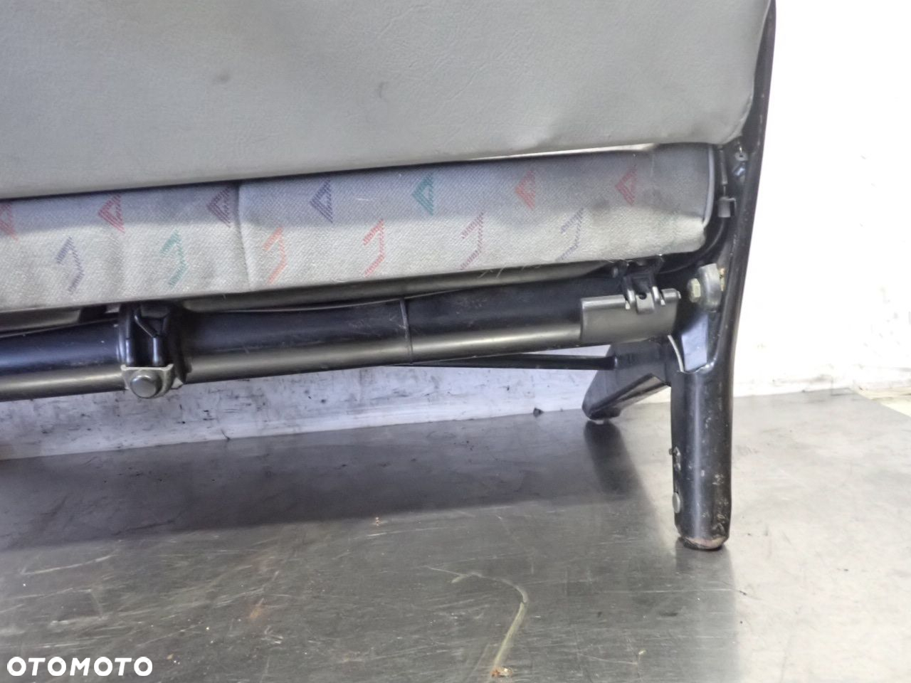 FOTEL BLIŹNIAK DRUGI RZĄD VOLKSWAGEN T4 TRANSPORTER 1.9 - 19