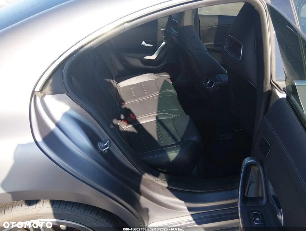 Mercedes-Benz CLA 250 4Matic 7G-DCT AMG Line - 11
