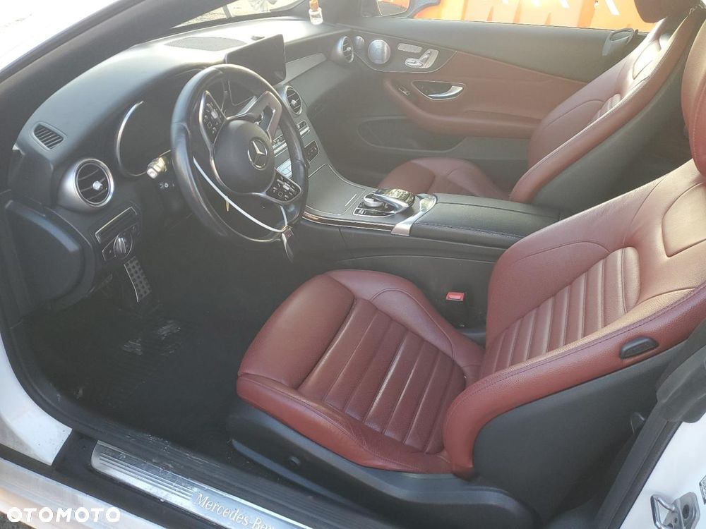 Mercedes-Benz Klasa C 300 9G-TRONIC - 8