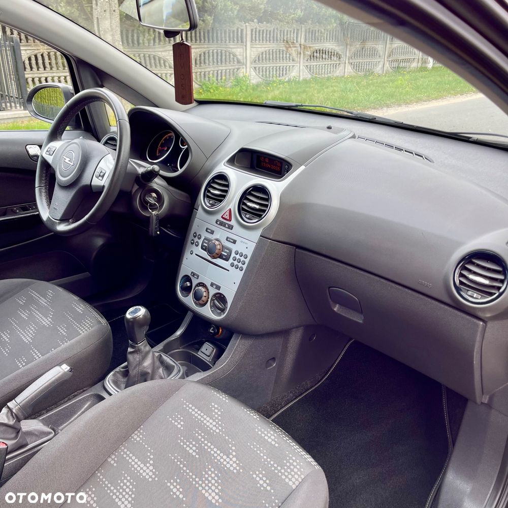 Opel Corsa 1.2 16V Cosmo - 26