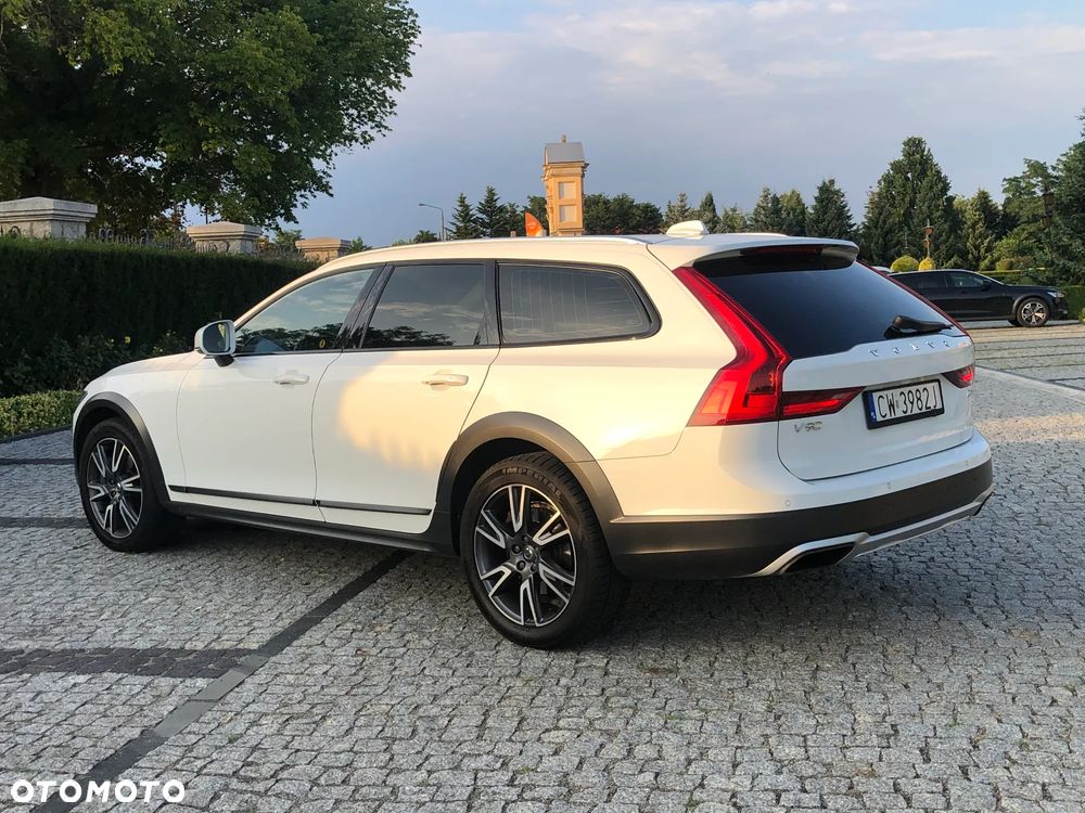 Volvo V90 Cross Country - 11