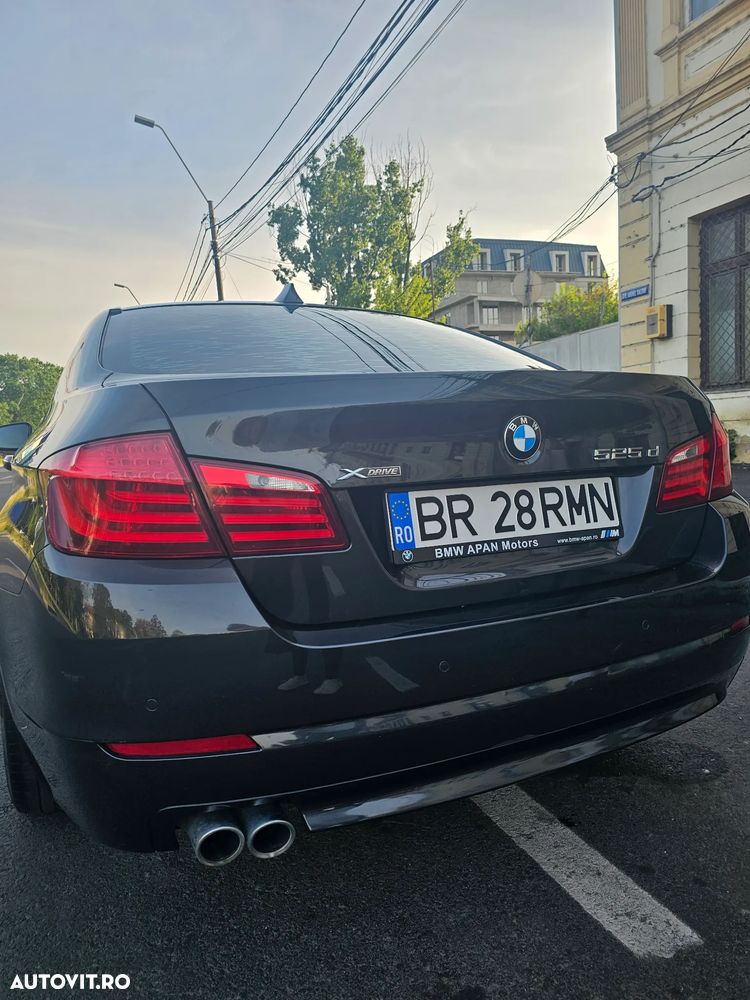 BMW Seria 5 525d xDrive - 12