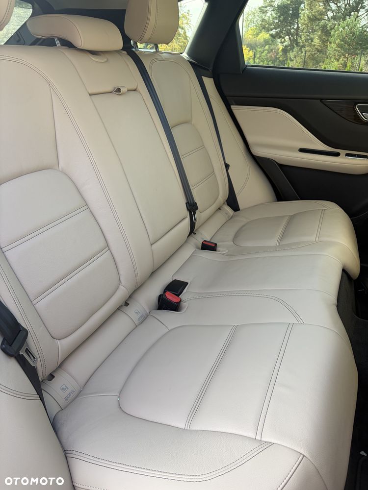 Jaguar F-Pace - 14