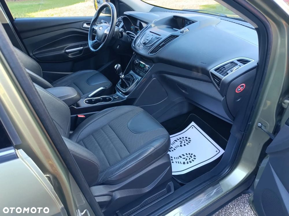 Ford Kuga 1.6 EcoBoost 2x4 Titanium - 24