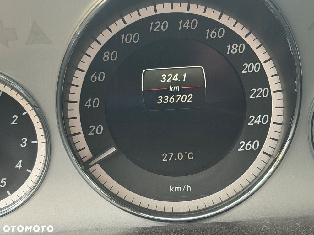 Mercedes-Benz Klasa E 500 4Matic BlueEFFICIENCY 7G-TRONIC Avantgarde - 19
