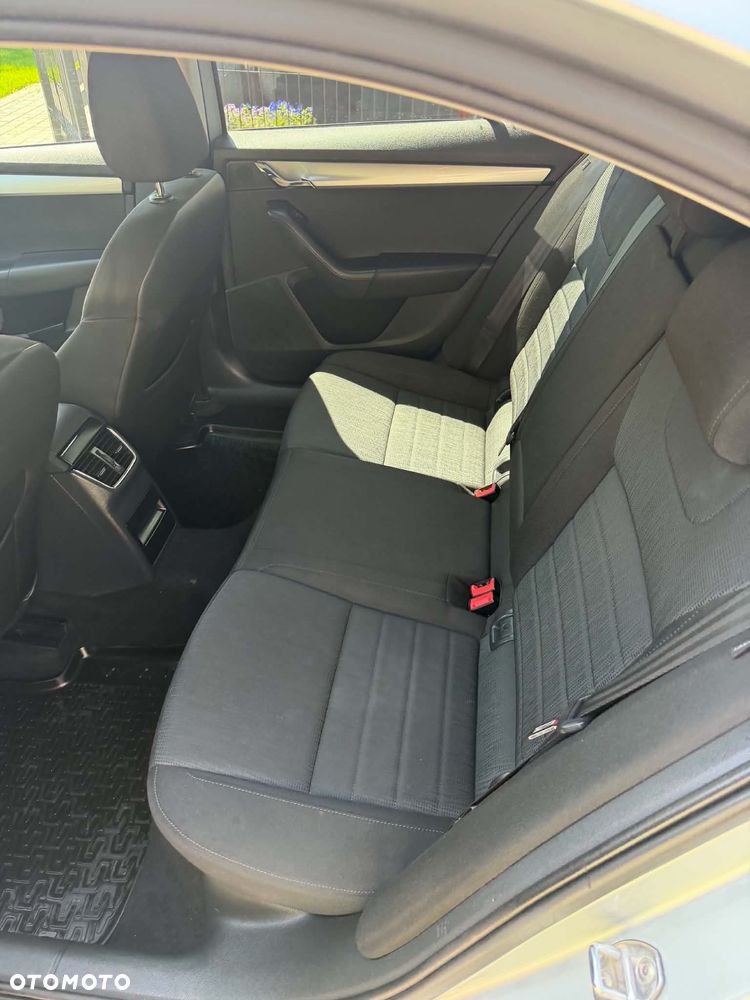 Skoda Octavia 2.0 TDI Style - 18