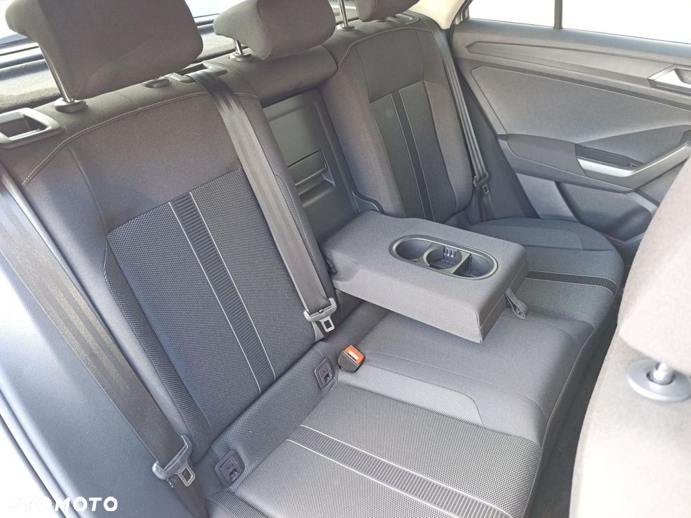 Volkswagen T-Roc - 16