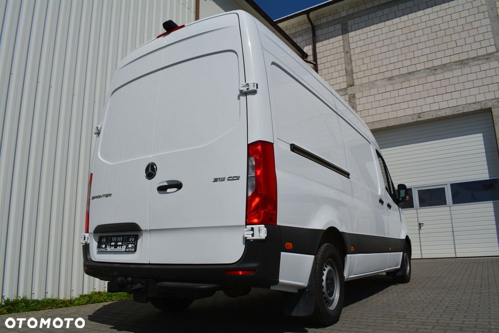 Mercedes-Benz Sprinter 907 319 CDI - 6