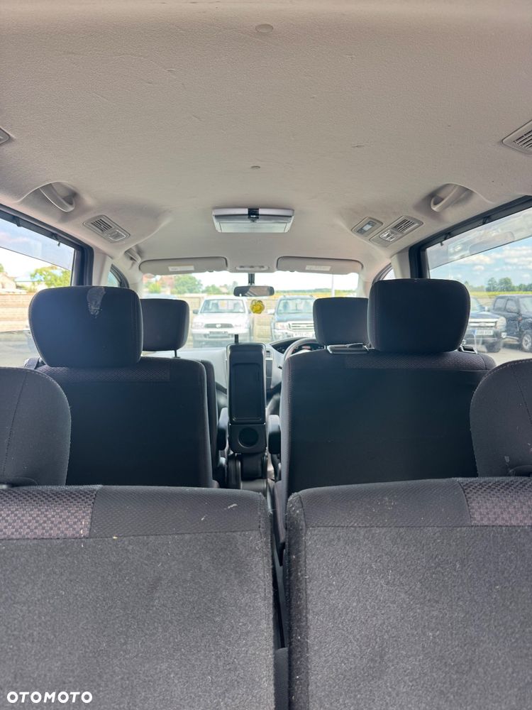 Nissan Serena - 12