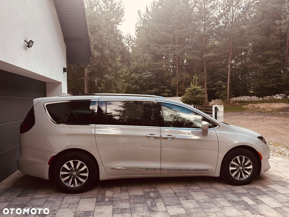 Chrysler Pacifica - 12