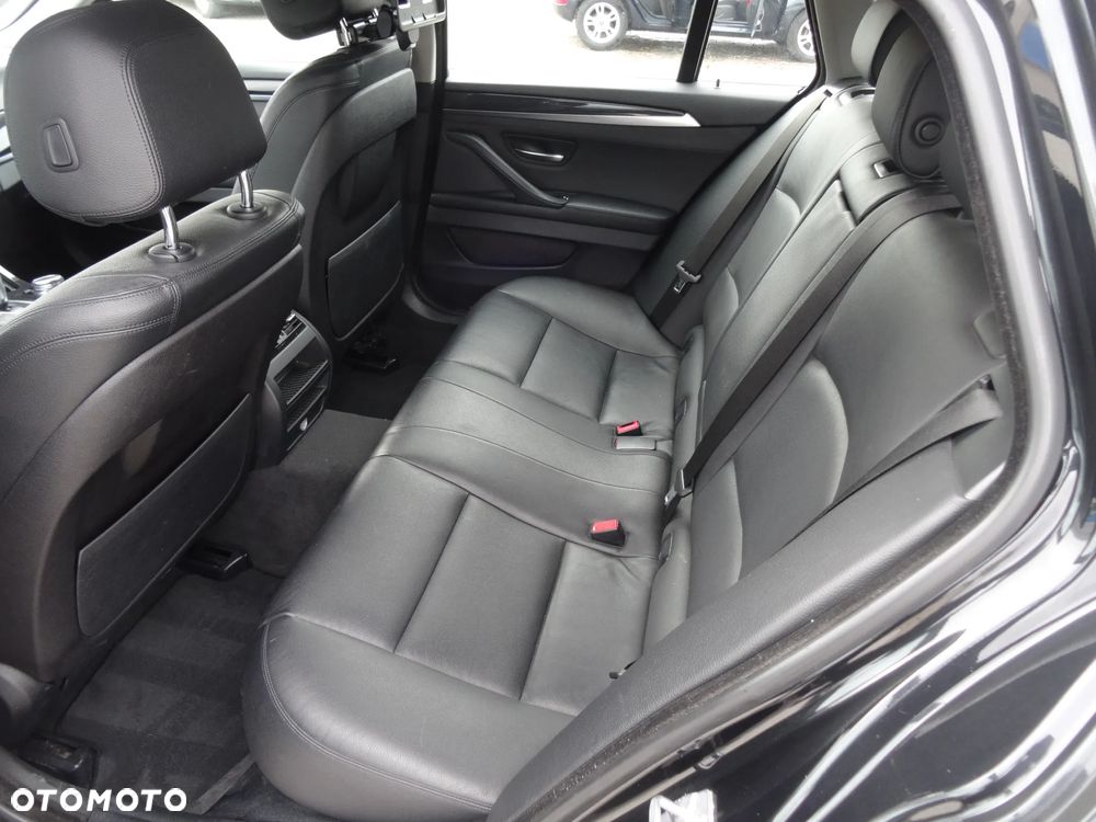 BMW Seria 5 525d xDrive Sport-Aut - 16