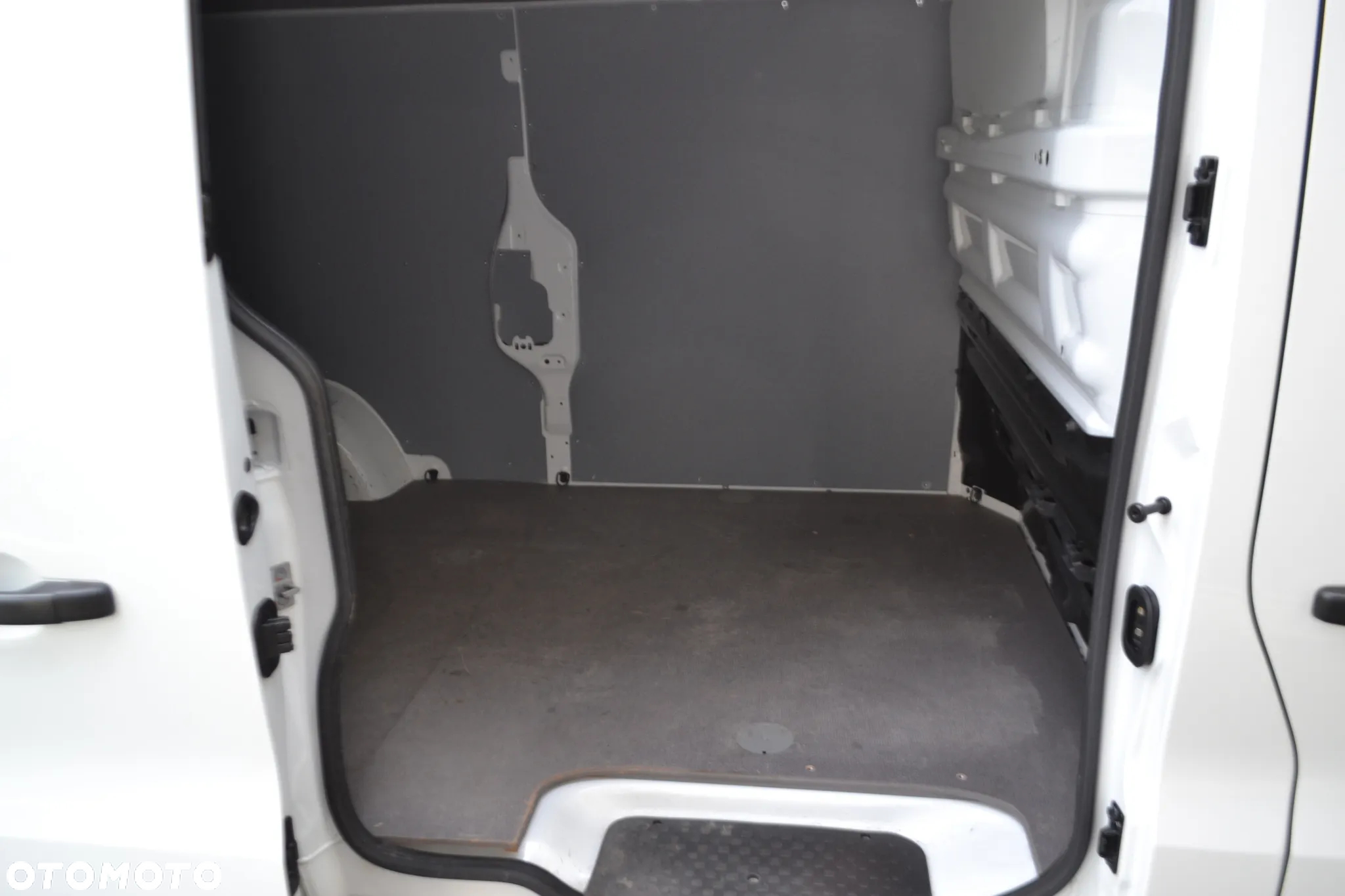 Renault TRAFIC LONG - 32