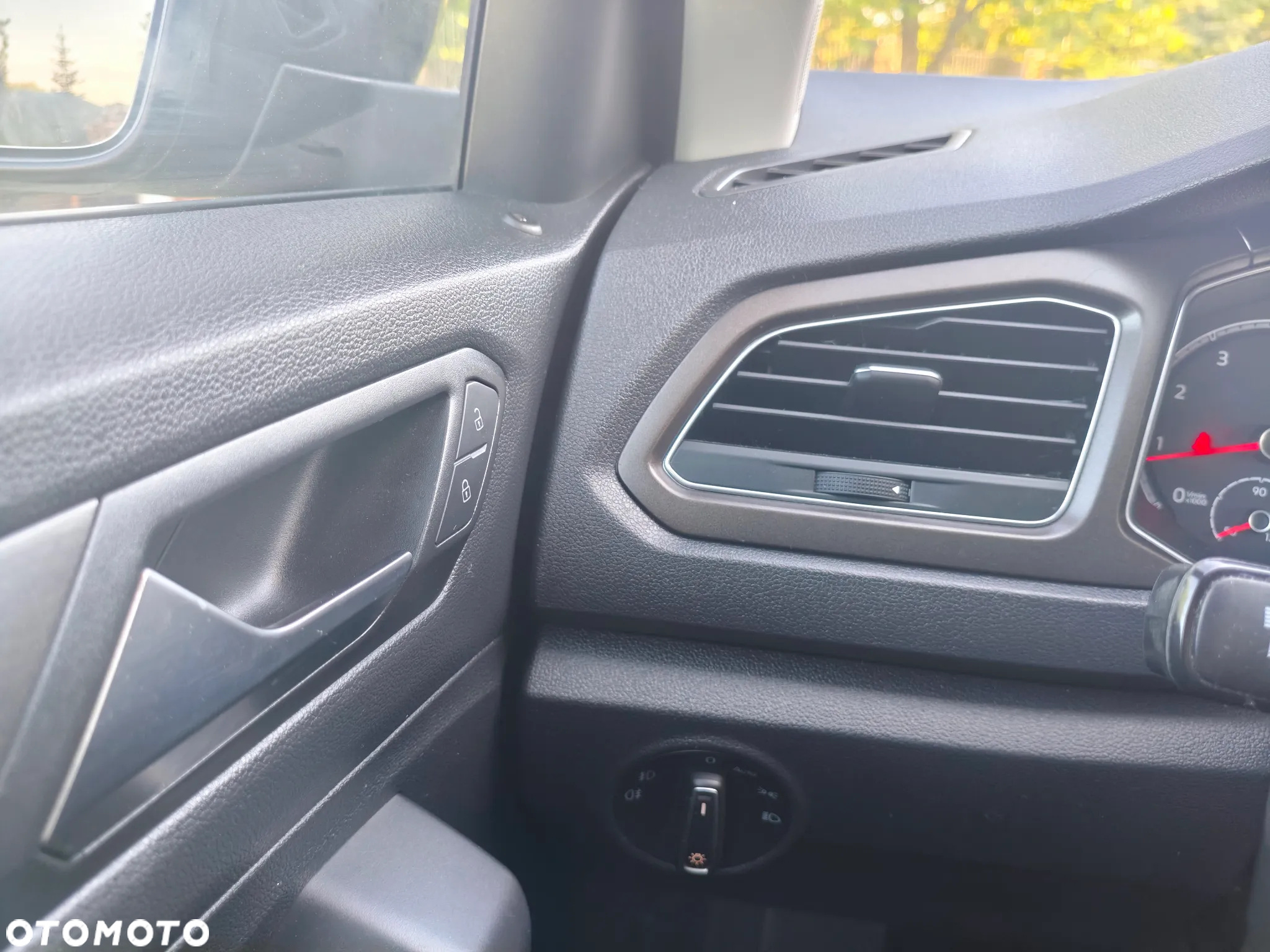 Volkswagen T-Roc 1.5 TSI ACT Advance DSG - 28