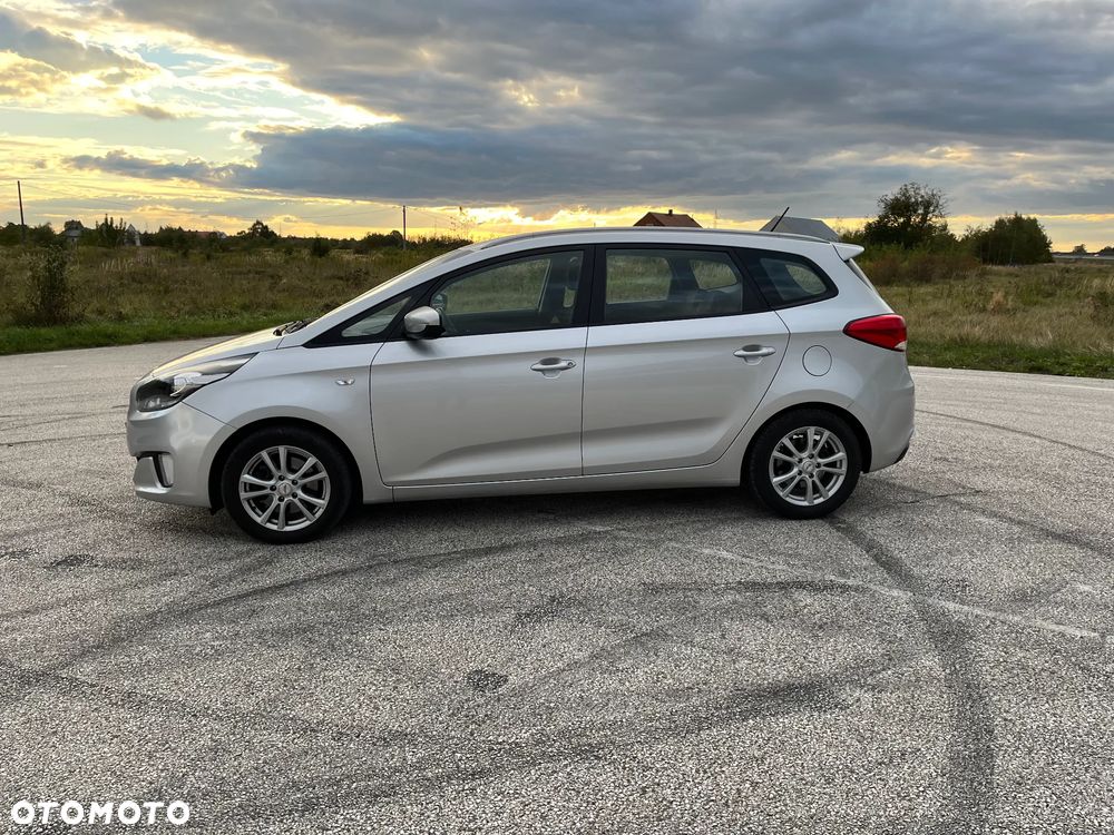 Kia Carens - 6