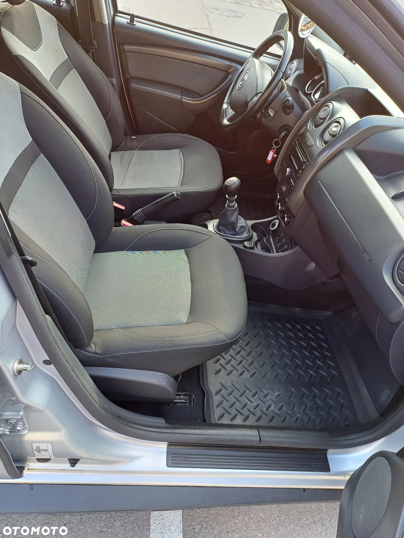 Dacia Duster 1.6 SCe Laureate 4x4 S&S - 12
