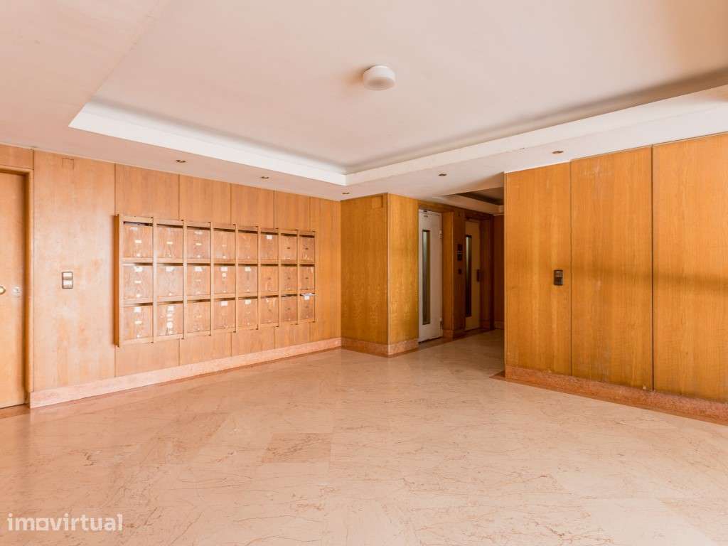 Excelente Apartamento T4 em MIraflores - Grande imagem: 3/38