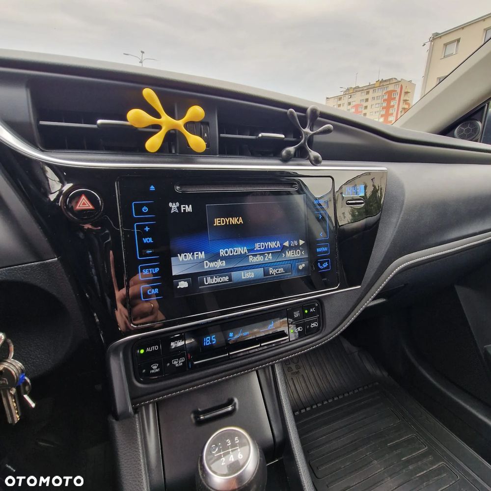 Toyota Auris 1.6 Premium - 12