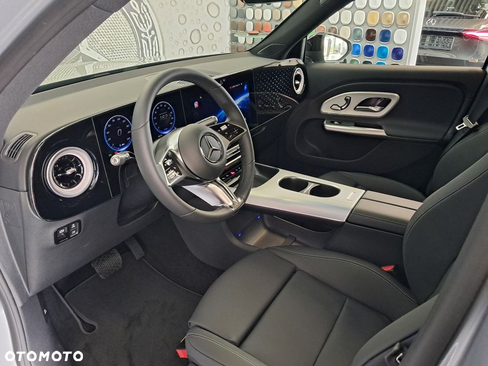 Mercedes-Benz GLB - 25