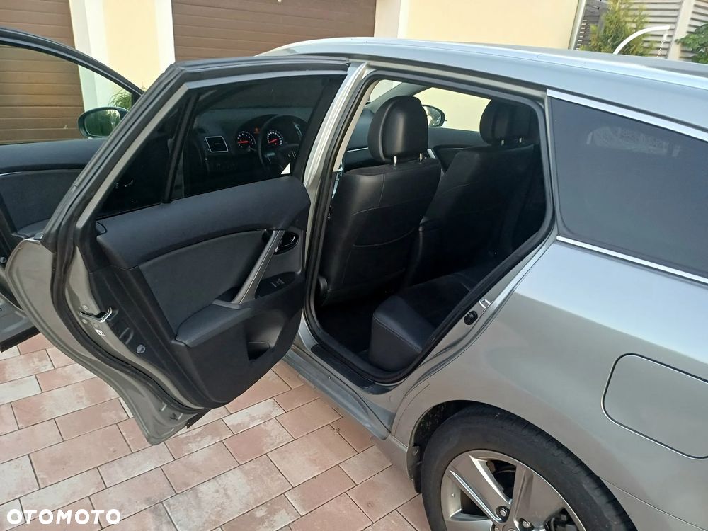 Toyota Avensis 2.0 Executive - 22