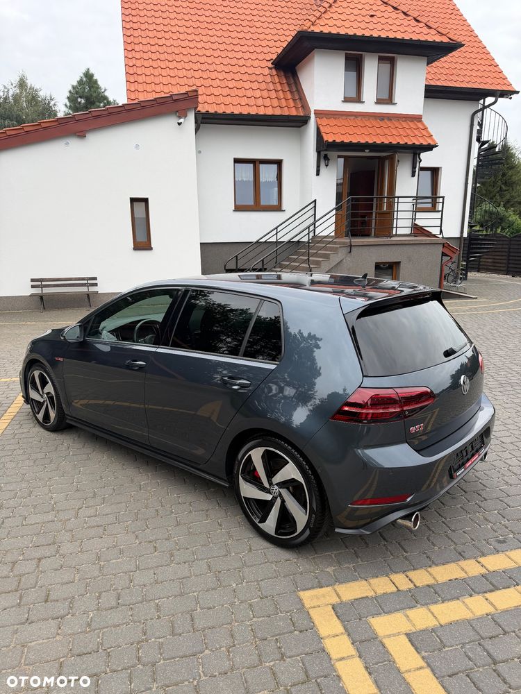 Volkswagen Golf - 8