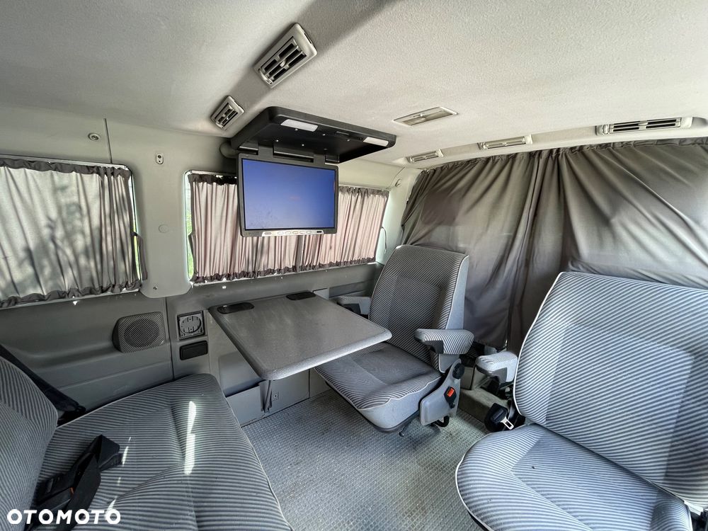 Volkswagen Multivan - 36