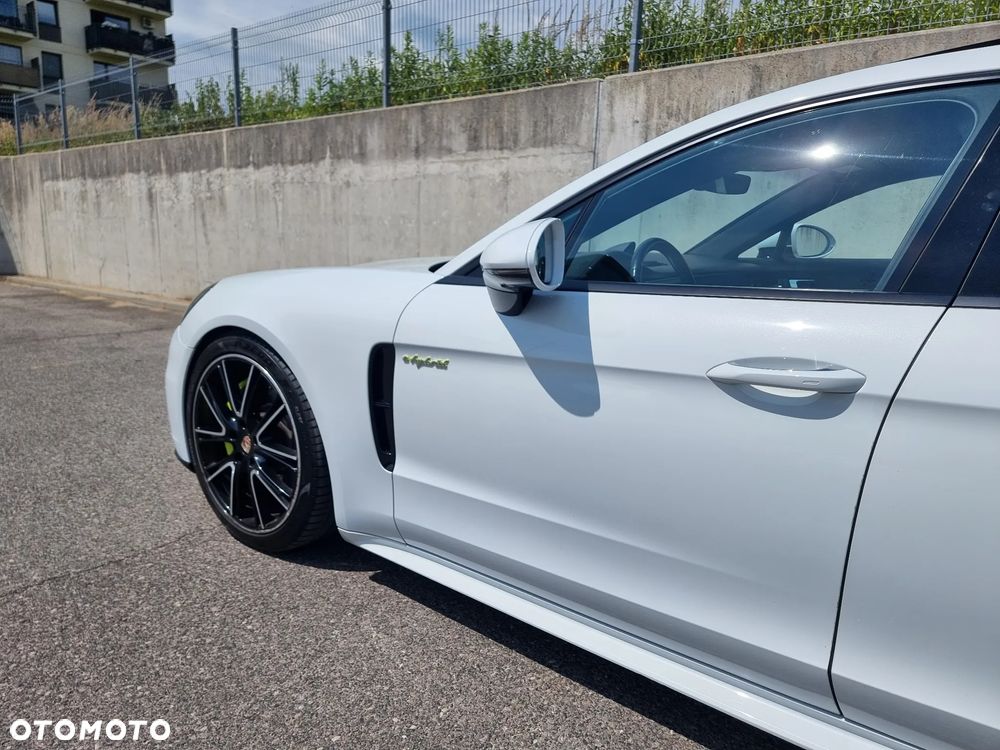 Porsche Panamera 4 e-Hybrid Sport Turismo - 9