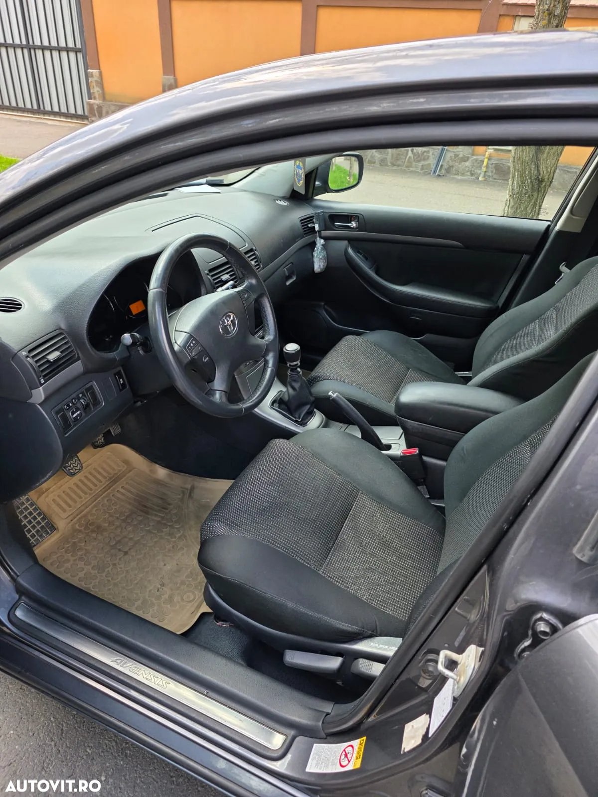 Toyota Avensis - 15