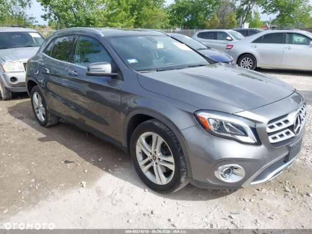 Mercedes-Benz GLA 250 4Matic 7G-DCT - 2