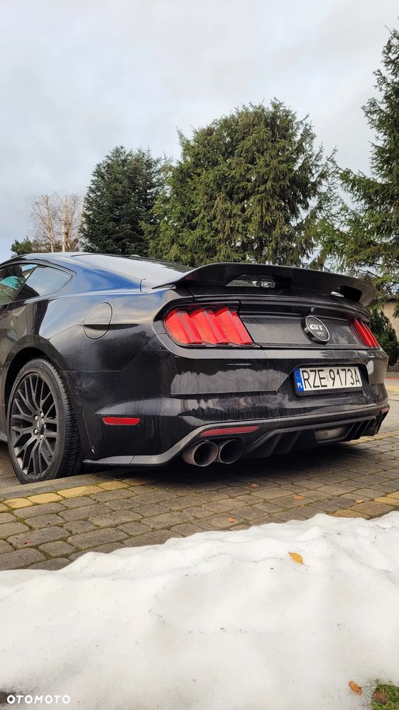Ford Mustang Fastback GT - 2