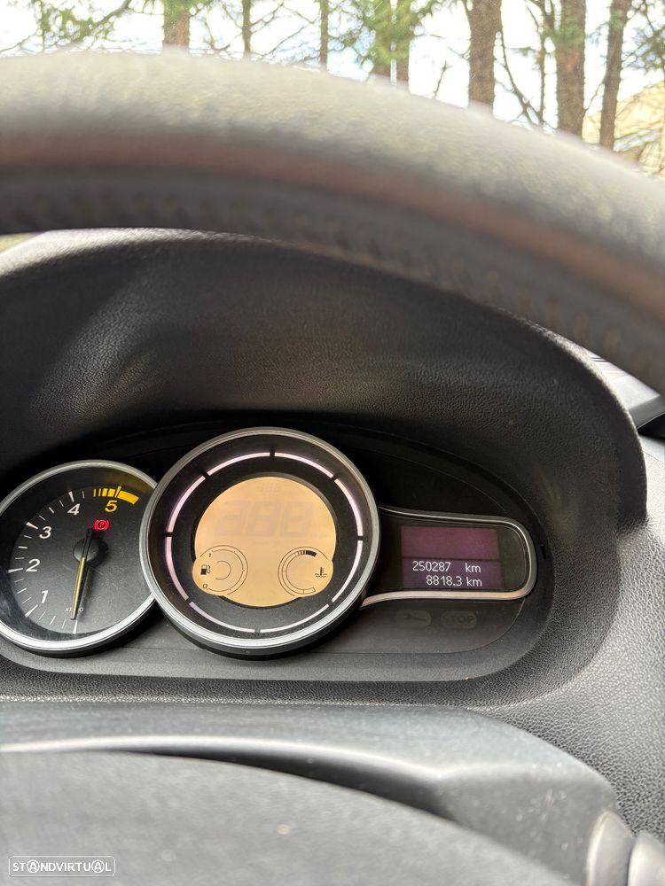 Renault Mégane Coupe dCi 110 FAP Dynamique - 6