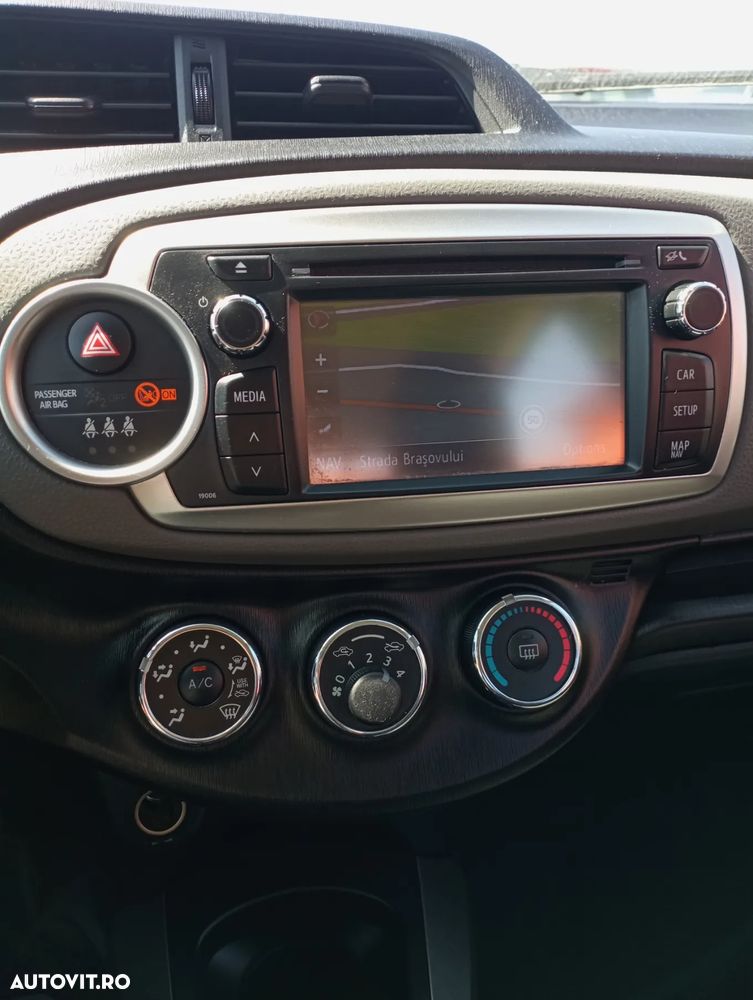 Toyota Yaris - 10