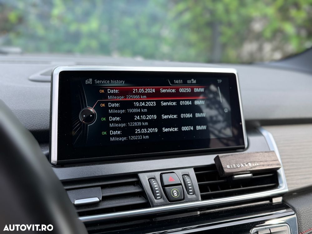 BMW Seria 2 218d - 24