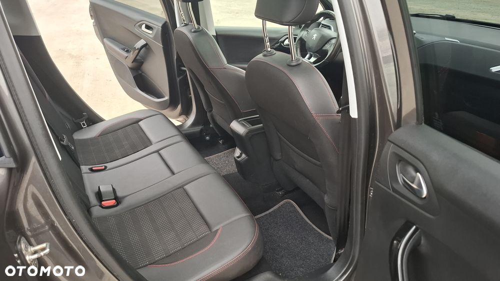 Peugeot 2008 PureTech 130 GPF Stop&Start Crossway - 27