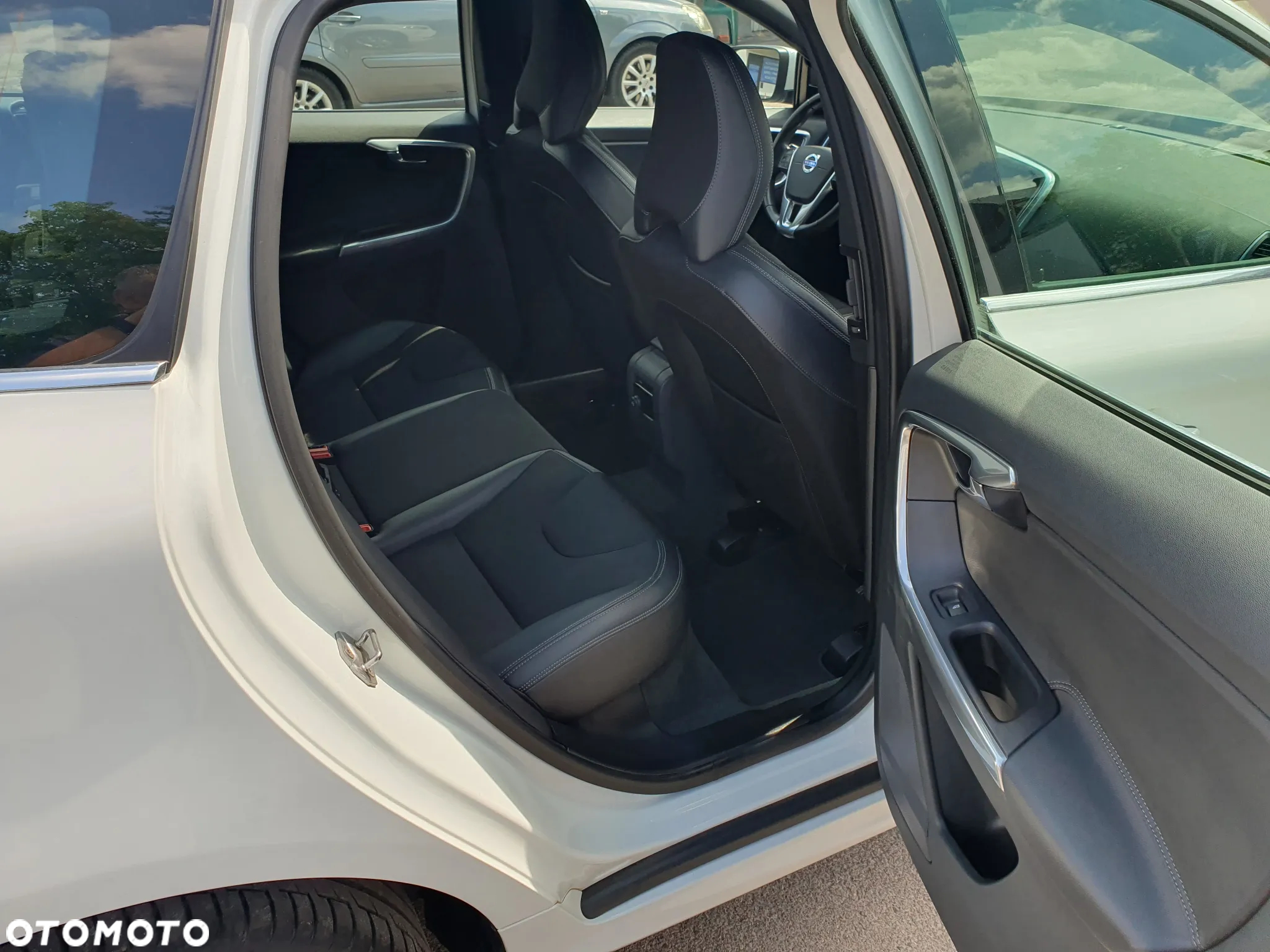 Volvo XC 60 D4 Momentum Pro - 14