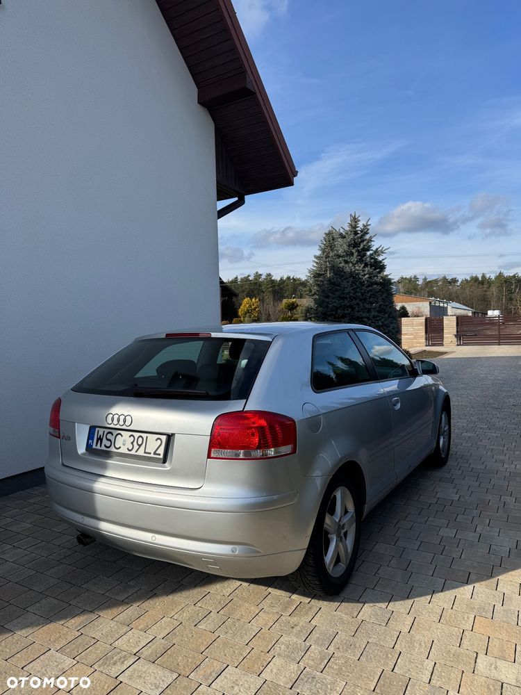 Audi A3 3-drzwiowe 1.6 FSI Ambiente - 3