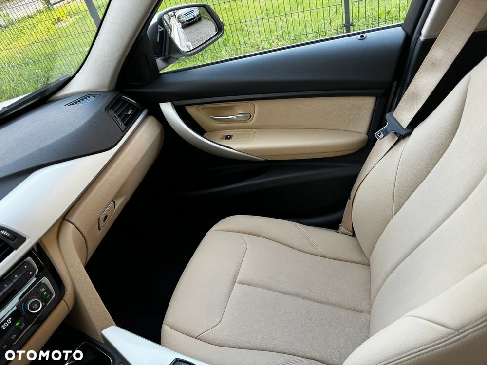 BMW Seria 3 320i xDrive - 8