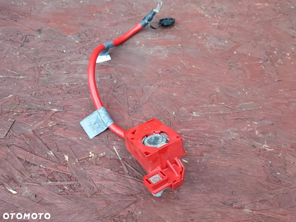 BMW E82 / E84 / E88 / E90 / E90 LCI / E91 / E91 LCI / E92 / E92 LCI. ORYGINALNA KOMPLENA KLEMA PLUSOWA O NR: 6 988 974 / 9 217 031 / 6 938 495 OEM. W BARDZO DOBRYM STANIE TECHNICZNYM.