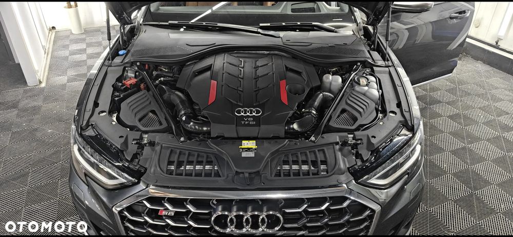 Audi S8 - 2