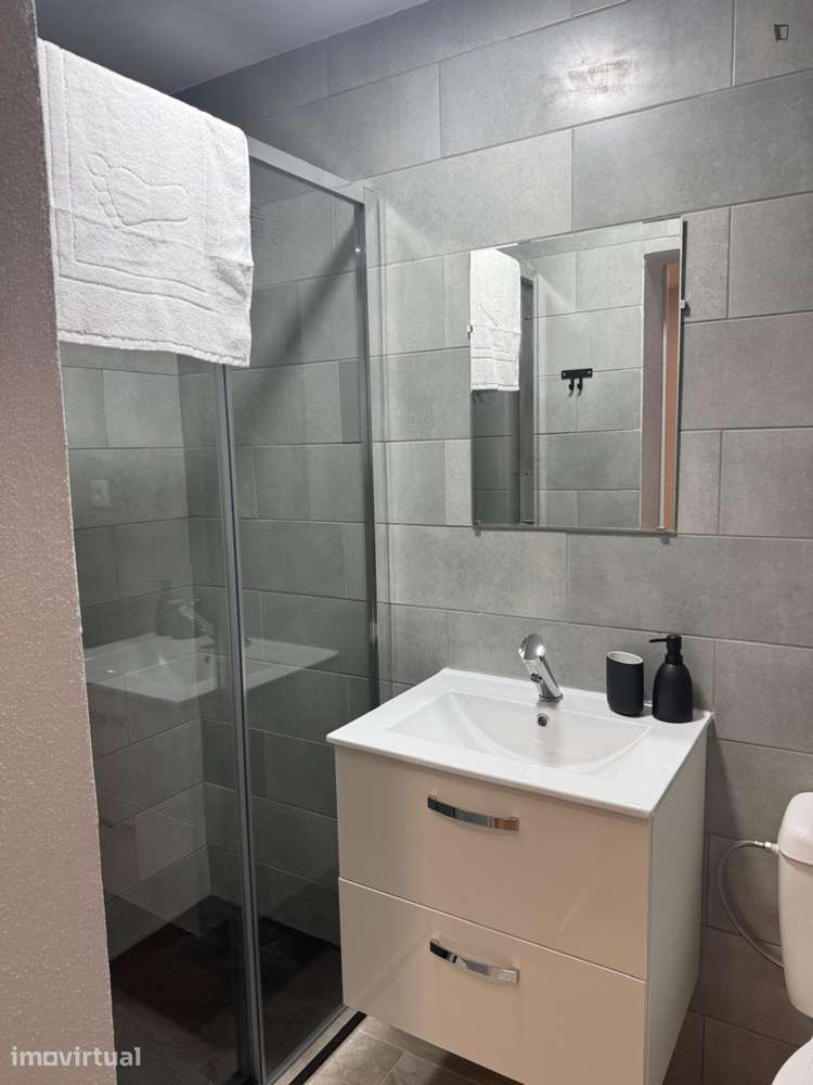 Quarto - localizado em Amadora Lisbon - Grande imagem: 4/24