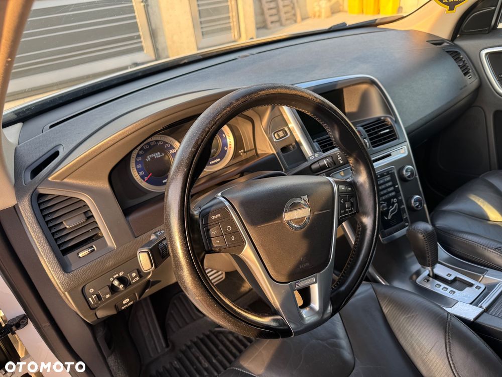 Volvo XC 60 D3 AWD R Design - 11