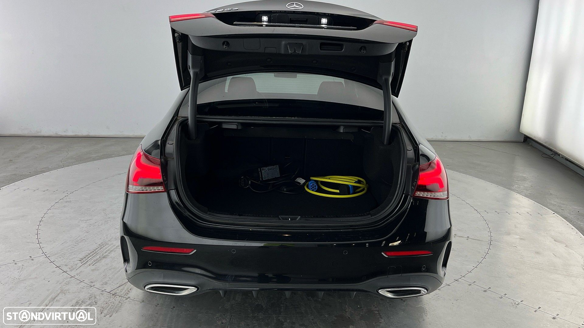 Mercedes-Benz A 250 Limousine e AMG Line - 48