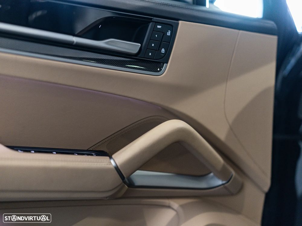 Porsche Cayenne Coupé E-Hybrid - 33