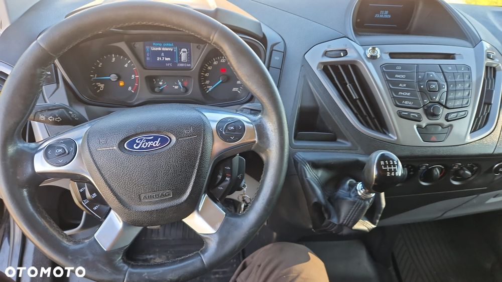 Ford Custom - 8